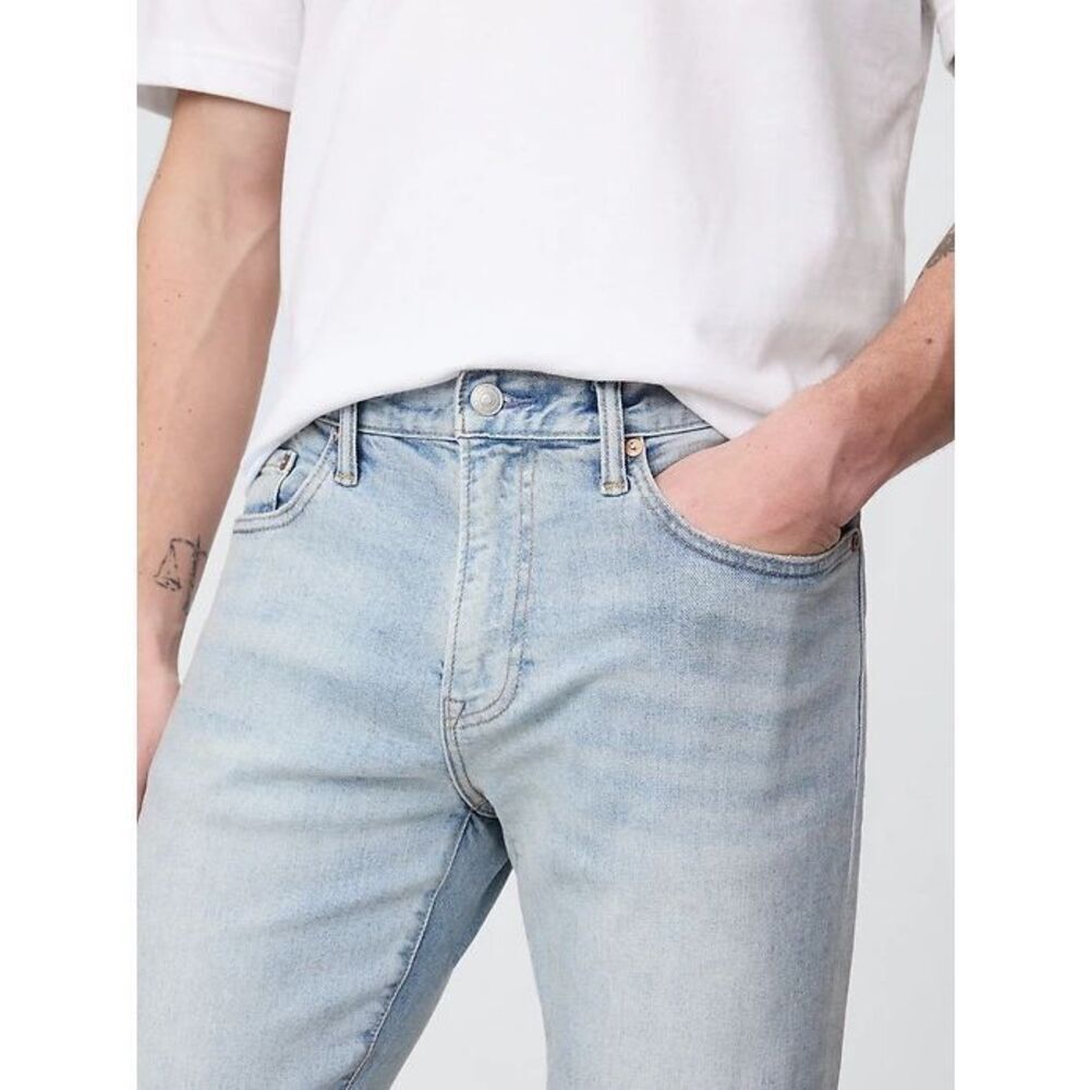 GAP | slim flex slim straight light wash jeans 31 x 30